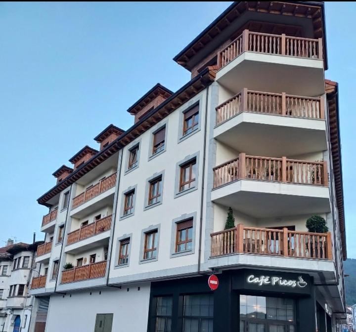 Piso La Fuente Apartman Onís Kültér fotó